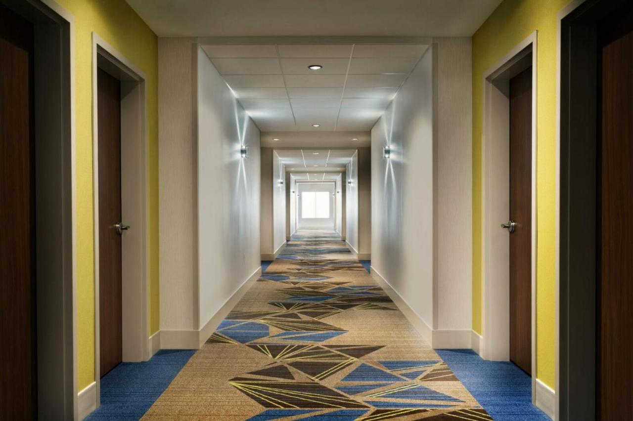 Holiday Inn Express & Suites - Warsaw - E Center By Ihg Exterior foto